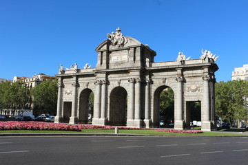 Fototapeta na wymiar Puerta de Alcalá