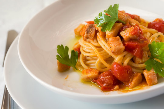 Spaghetti with fish and little tomatoes