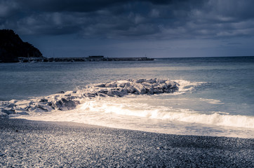 rocks and sea waves on the rocks, seascape. mare rocce e onde sugli scogli, panorama marino