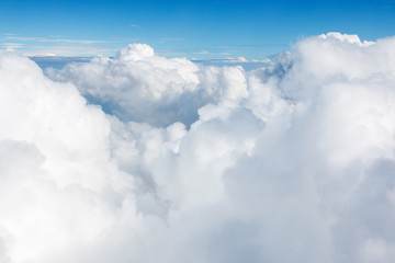 Fototapeta premium Wolkenberg über den Wolken