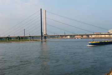 Rheinbrücke bei Düsseldorf