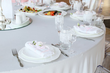 restaurant table with empty glasses and a plate with a napkin
