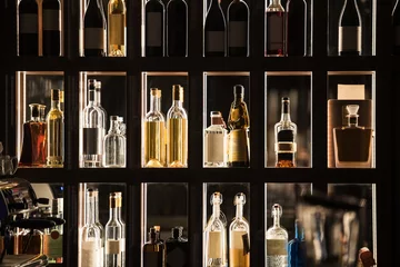 Photo sur Plexiglas Bar Étagère de bar pour boissons alcoolisées