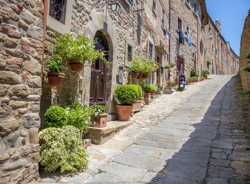 Fototapeta Beautiful street of Cortona, Tuscany