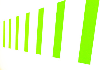 Linee colorate sul muro 