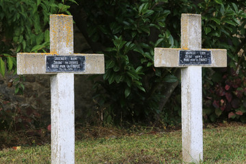 Commonweatlth war Graves. Tombes de guerre Commonwealth. Cimetire militaire Franais comprenant 328 tombes de ColumŽriens, d'Anglais, Hollandais et d'Africains morts pour la France en 1914-1918.