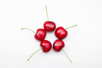 Obraz na płótnie Canvas 5 cherries on a white background