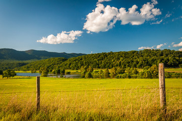 Fence and view of the Shenandoah River, in the rural Shenandoah