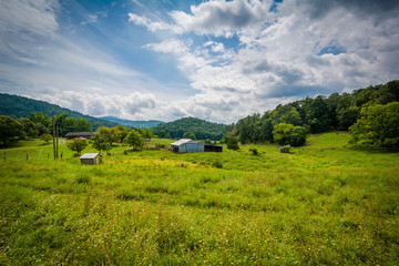 Fototapeta na wymiar View of a farm in the rural Shenandoah Valley of Virginia.