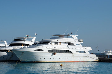 Fototapeta na wymiar pleasure yacht anchored off the coast of the Dominican Republic. ocean tropical