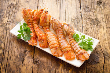 Mantis shrimps tomatoes