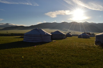 Mongolische Jurten in der Morgensonne