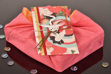 ピンクの台代わり。鶴黒背景