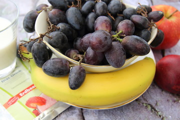 Schale mit Trauben