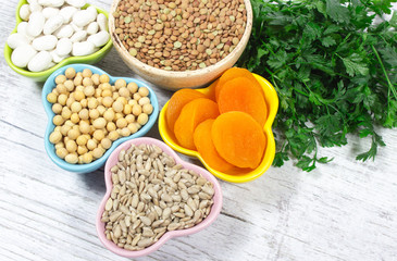 Vegetable products containing iron (ferrum).