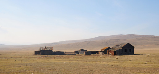 old barn in the field © Евгений Кожевников