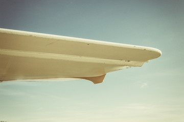 Airplane wing