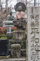 Obraz premium Buddhas at Senso Ji temple in Tokyo