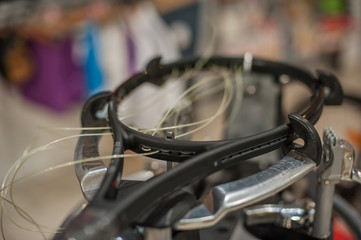 Obraz premium Racket stringing. Detail of tennis racket in the stringing machine