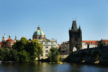 Fototapeta na wymiar Prague, Prag, Moldau, Karlsbrücke, Altstadt, Altstädter Brückenturm, Himmel, Textraum, Copy space