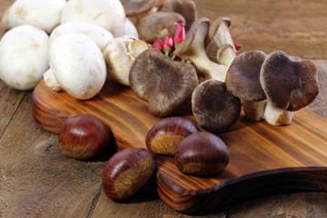 Funghi , castagne e peperoncino