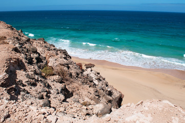 Fuerteventura, Isole Canarie: vista panoramica della Playa del Aguila, una delle spiagge più famose dell'area nord ovest vicino a El Cotillo, il 31 agosto 2016