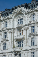 Fototapeta na wymiar Wiener Architektur auf der Wienzeile