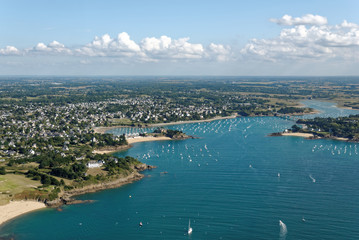 Naklejka premium Saint Briac, le Frémur- vue aérienne