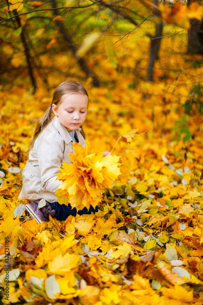 Poster Little girl outdoors at autumn day