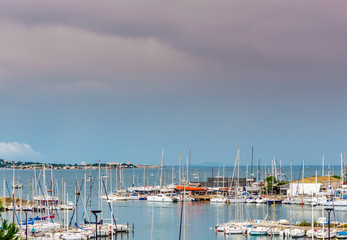 Ciel d'orage au port de Balaruc les bains en Occitanie, France