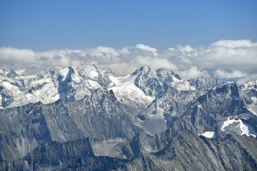 Fototapeta na wymiar LUFTBILD - Zillertaler Alpen