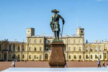 Statue of Paul First in front of the Palace in Gatchina .