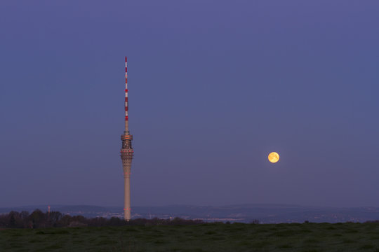 Dresden Monduntergang am Morgen