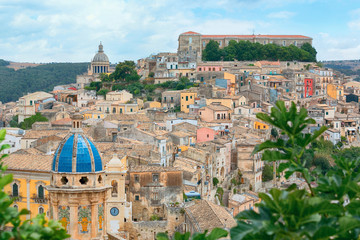 The cityscape of the town of Ragusa Ibla in Sicily in Italy - obrazy, fototapety, plakaty
