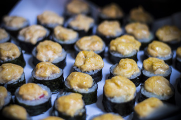 Готовые запеченные суши из духовки