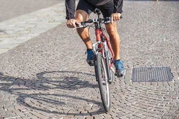 Acrylglasbilder Fahrräder Radfahren in der Stadt  © Nikokvfrmoto