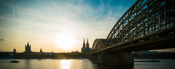 Kölner Skyline und Hohenzollernbrücke