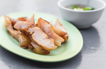 Charcoal-boiled pork neck