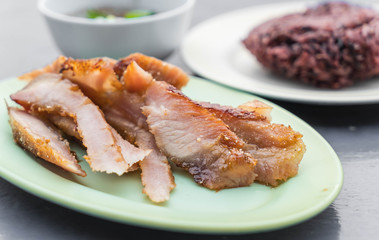 Charcoal-boiled pork neck