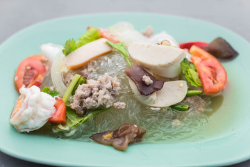  Spicy seafood vermicelli salad