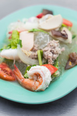  Spicy seafood vermicelli salad