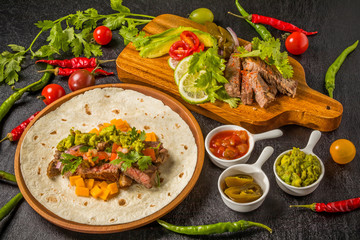 タコスセット　メキシコのグルメ　Mexican food tacos