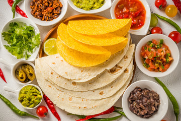 タコスセット　メキシコのグルメ　Mexican food tacos