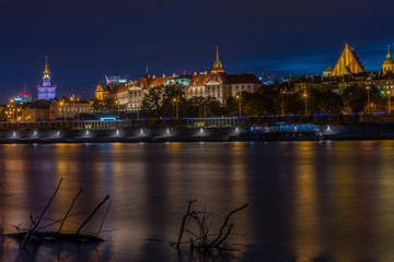 Panorama Warszawy nad Wisłą w nocy - obrazy, fototapety, plakaty