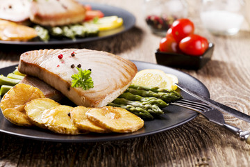 Grilled tuna steak served on asparagus with roasted zmieniakami