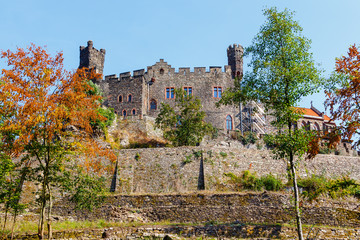 Fototapeta na wymiar Die Burg Reichenstein nahe Trechtingshausen am Rhein. September 2016.