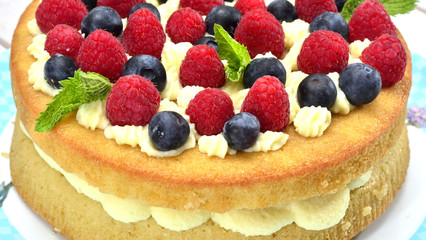 Tarta de moras y arándanos.