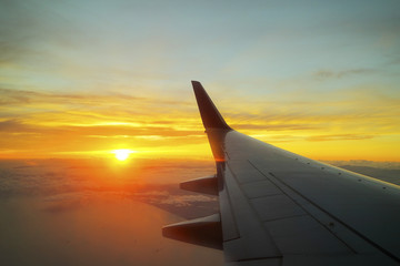 Naklejka na ściany i meble 飛行機から見る夕焼け　Sunset seen from an airplane