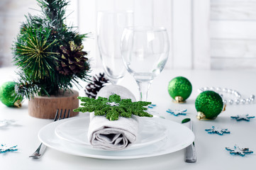 Christmas table setting in green
