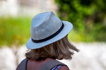 Tête Chapeautée.